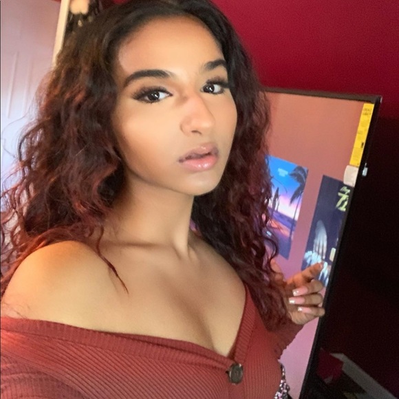 Meet your Posher, Megan - Picture 1 of 2